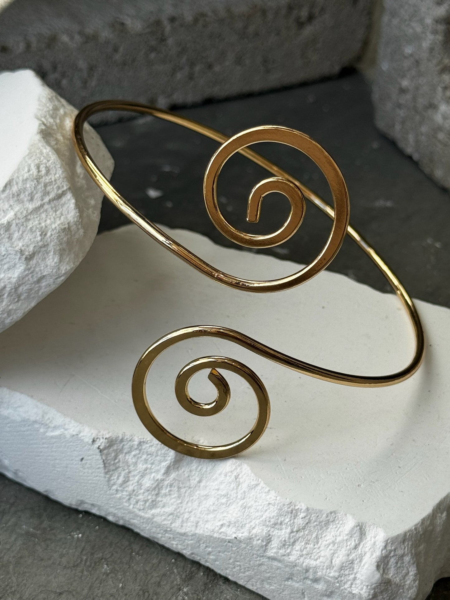 Plot Twist Swirl Arm Cuff