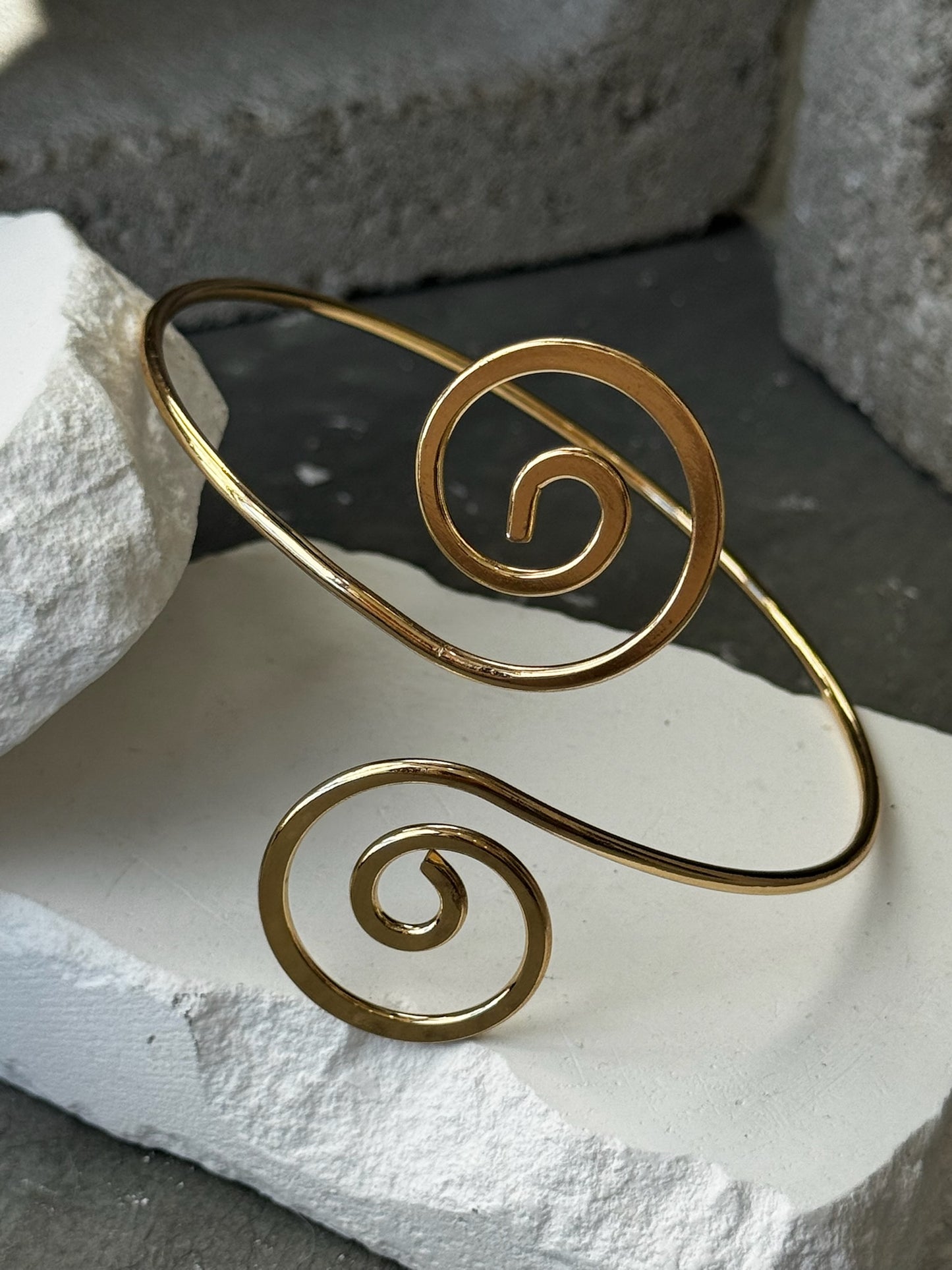 Plot Twist Swirl Arm Cuff