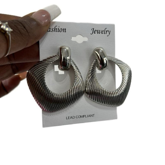 Dream Date Ribbed Clip In Earrings