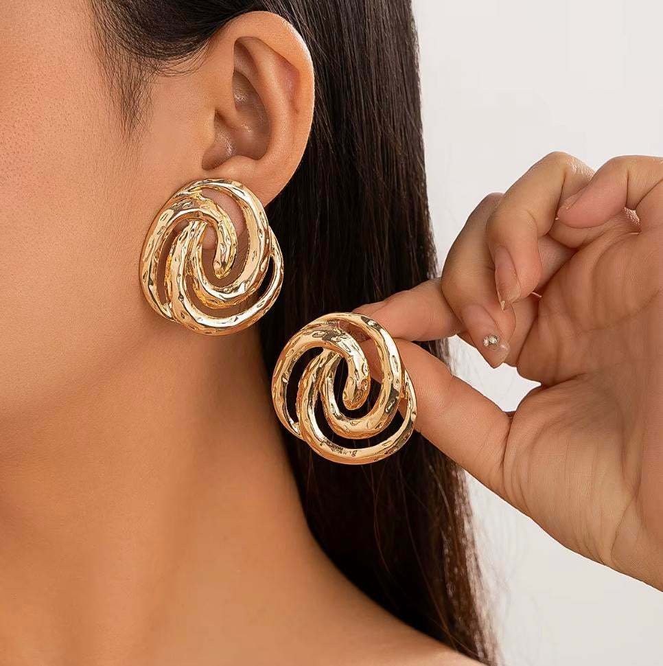 It's Vintage Swirl Stud Earrings - Gold-Tone Spiral Design Fashion Accessories for Stylish Looks