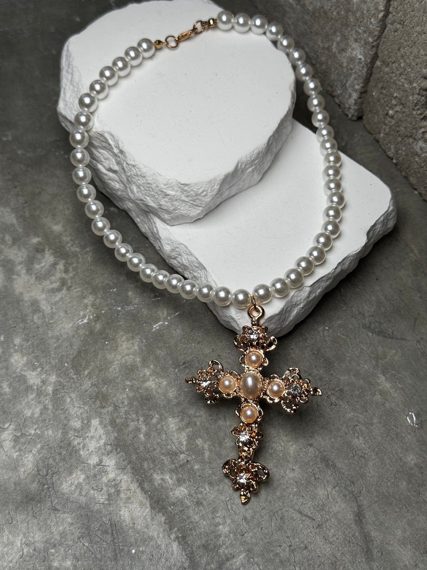 Crossed Up Pearl Necklace 14" w/ Extender