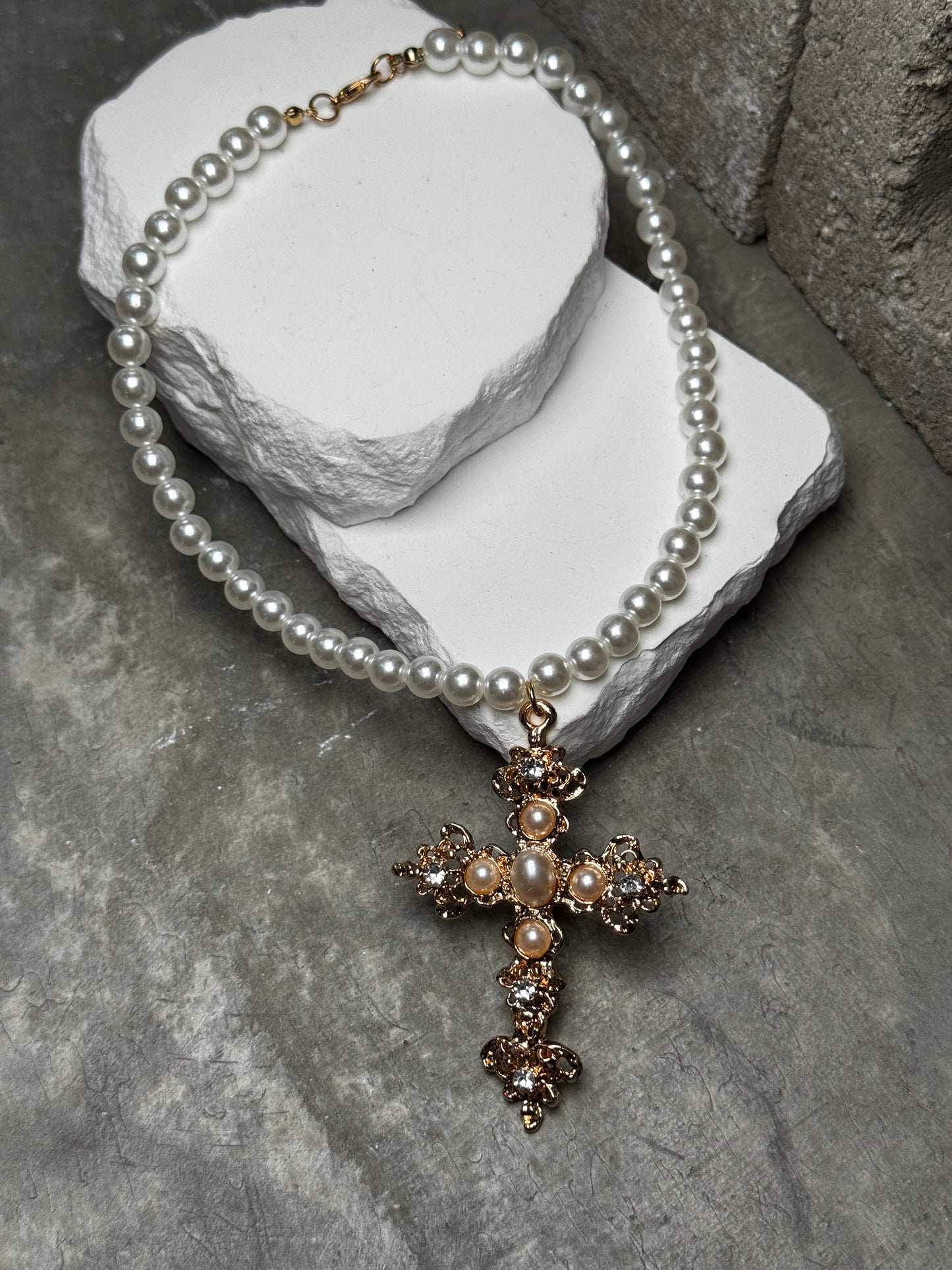 Crossed Up Pearl Necklace 14" w/ Extender