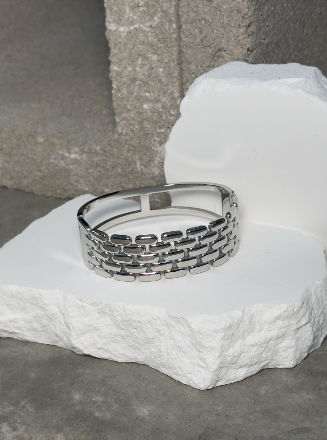 Interlocked Luxe Linked Bracelet - Simple Bold Design