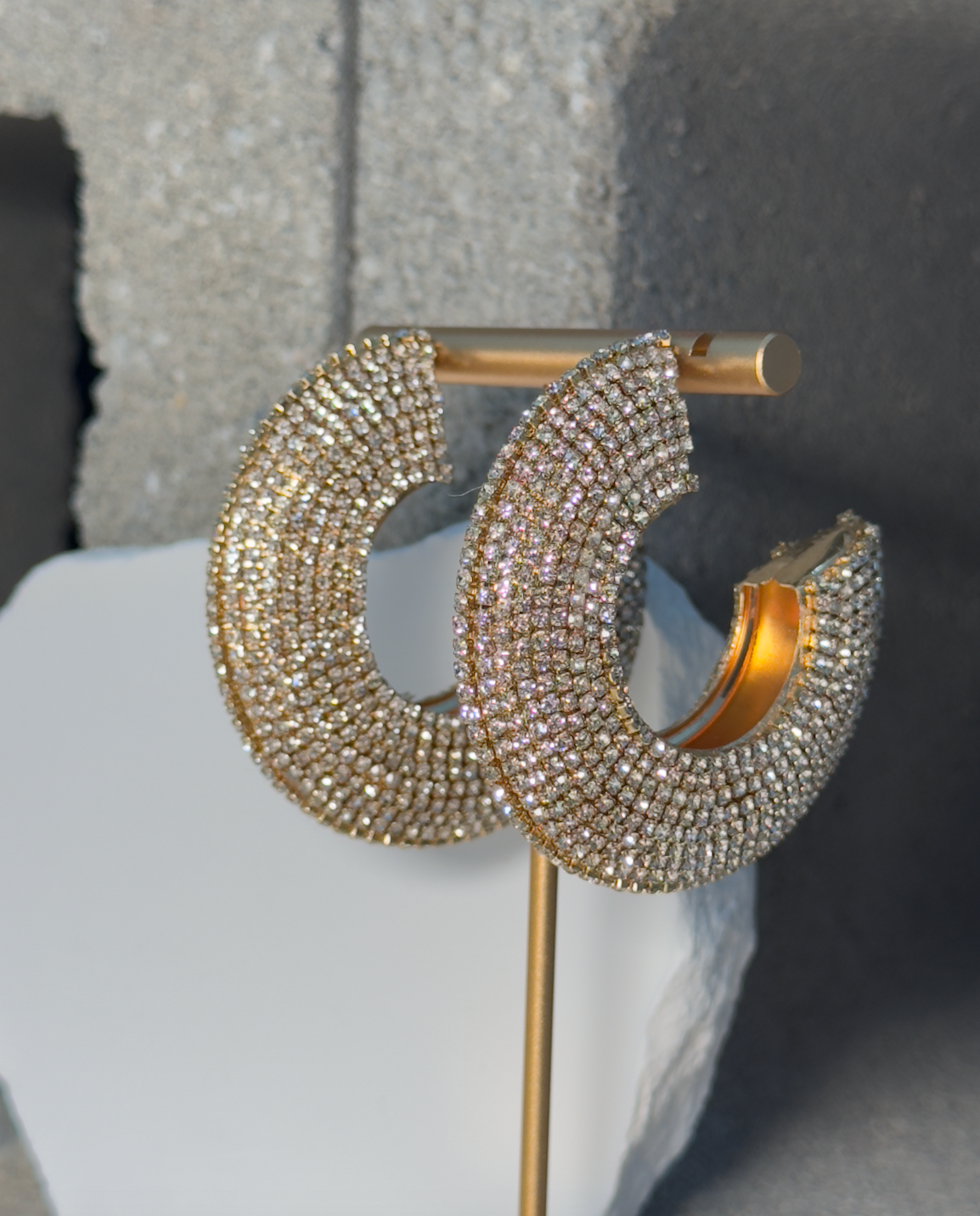 Taking It Gold Rhinestone Earring Sparkling Design with Rhinestones for Women's Minimalist Elegance