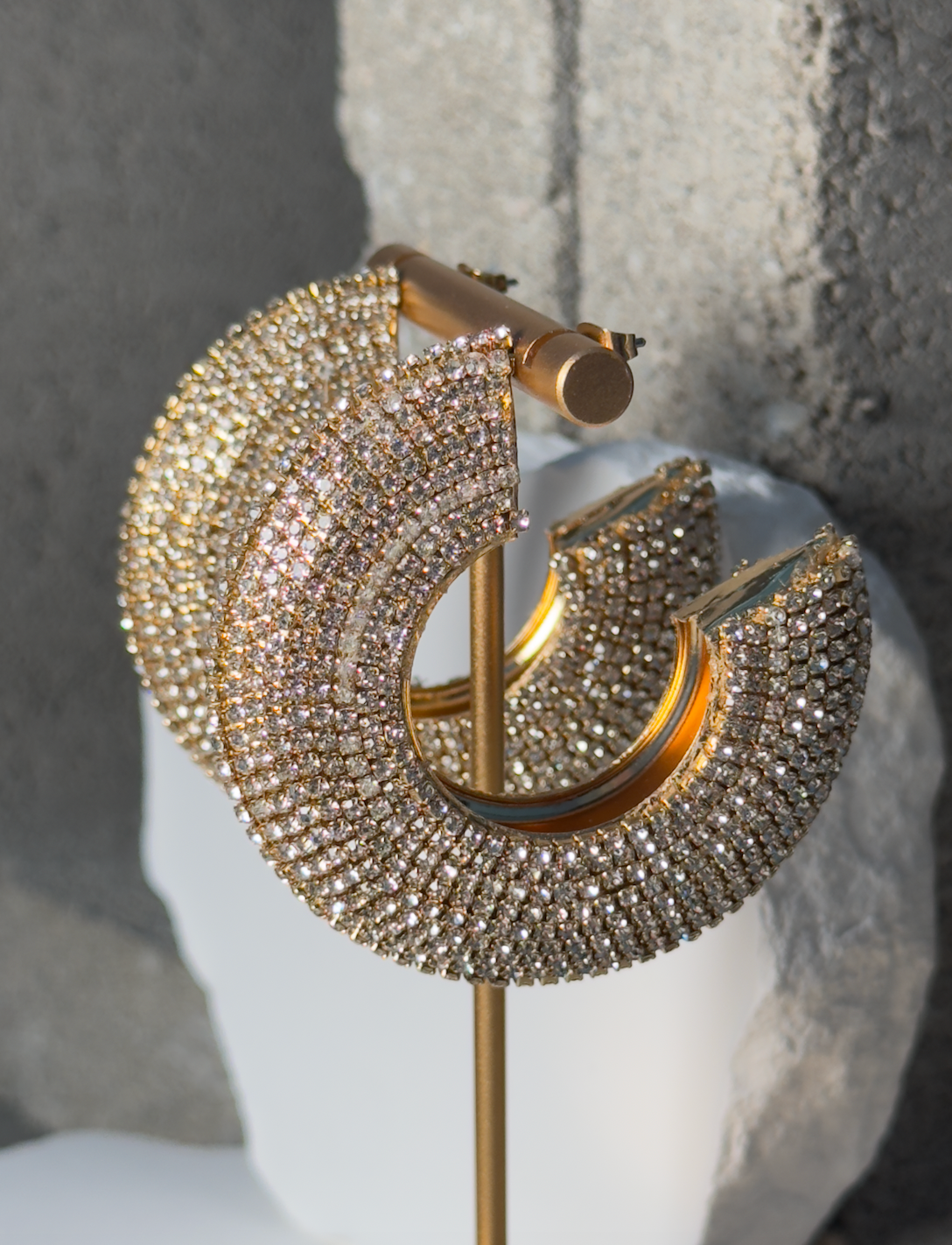 Taking It Gold Rhinestone Earring Sparkling Design with Rhinestones for Women's Minimalist Elegance