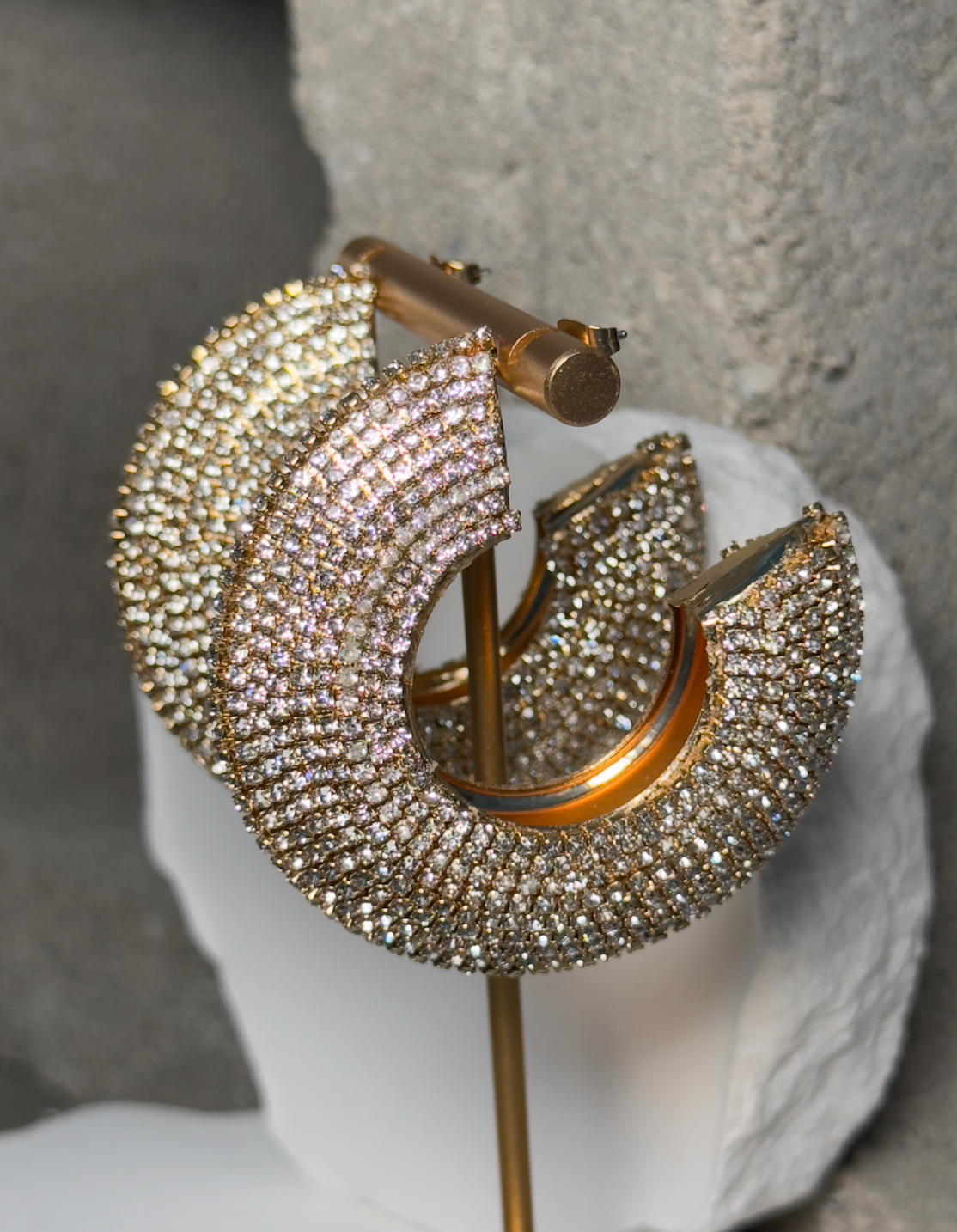 Taking It Gold Rhinestone Earring Sparkling Design with Rhinestones for Women's Minimalist Elegance